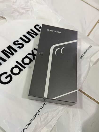 มาร์ทโฟน Samsung Galaxy Z Flip7 รูปที่ 3