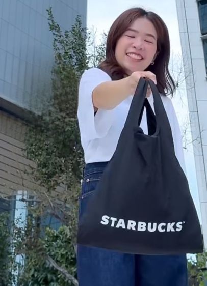 STARBUCKS 2-Way Foldable Bag-Black กระเป๋าอเนกประสงค์พับได้ 2 ฟังก์ชัน (สีดำ) รูปที่ 17