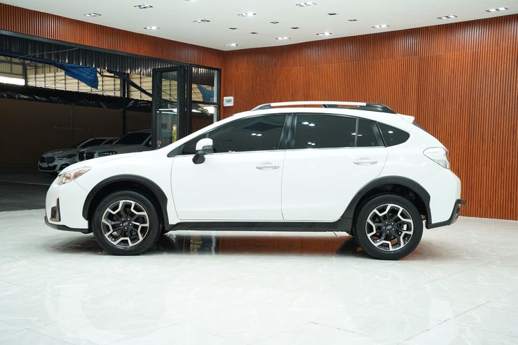 Subaru XV 2017 2.0 XV 4WD Utility-car เบนซิน เกียร์อัตโนมัติ ขาว รูปที่ 4