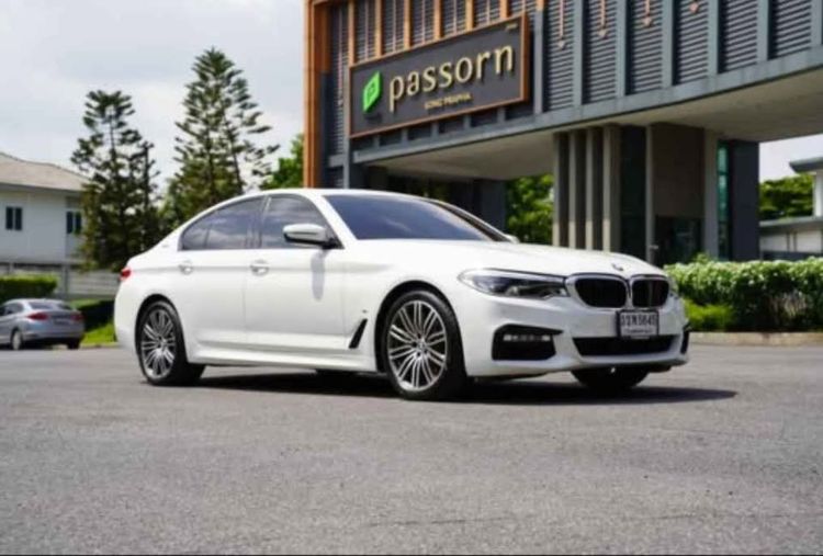 รถ BMW Series 5 530e สี ขาว
