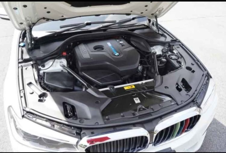 BMW Series 5 2018 530e Sedan เบนซิน ขาว รูปที่ 3