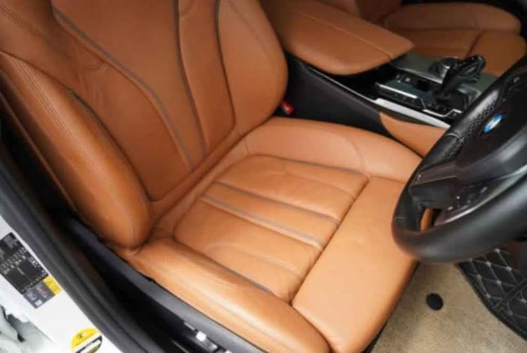 BMW Series 5 2018 530e Sedan เบนซิน ขาว รูปที่ 4