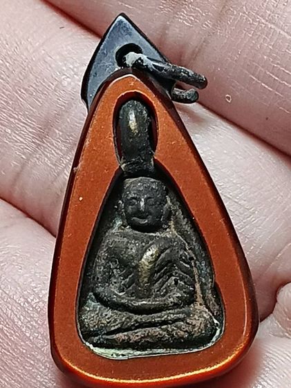 พระหลวงพ่อเงิน วัดบางคลาน พิมพ์จอบเล็ก พระผ่านการใช้มาบ้างจากคนโบราณ เลี่ยมพลาสติกเก่า แกะออกมาจากสร้อยเชือกร่มเก่า สถาพสวยเก่าเดิมๆ น่าใช้ รูปที่ 6