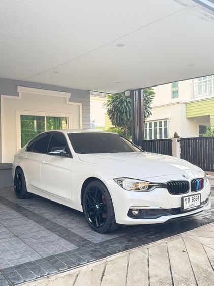 BMW Series 3 2016 320d Sedan ดีเซล เกียร์อัตโนมัติ ขาว รูปที่ 2