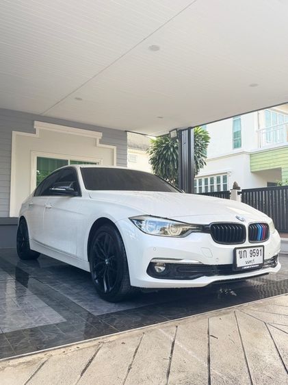 รถ BMW Series 3 320d สี ขาว