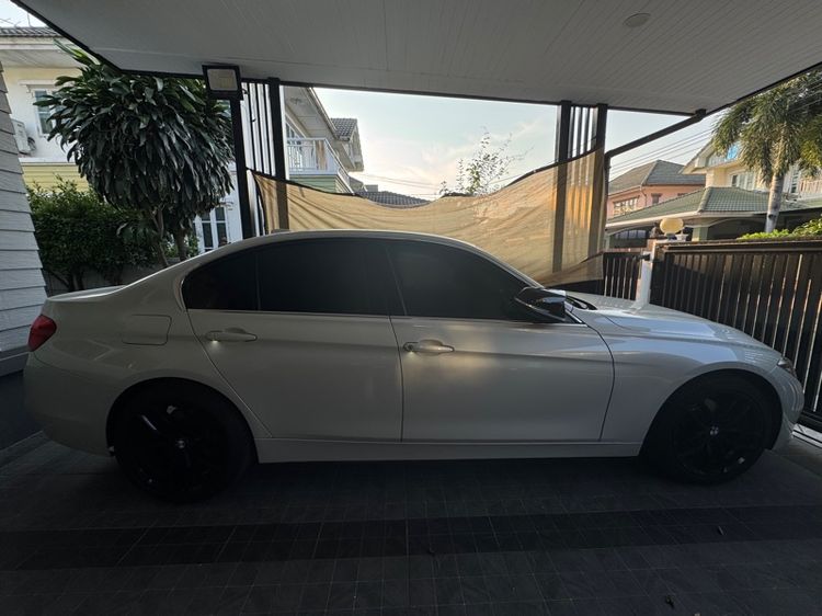 BMW Series 3 2016 320d Sedan ดีเซล เกียร์อัตโนมัติ ขาว รูปที่ 4