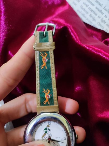 นาฬิกาวินเทจ Quartz หน้าปัดลายคนขี่ม้าสายผ้างานปัก รูปที่ 5