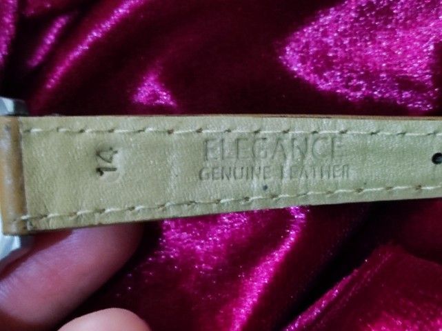 นาฬิกาวินเทจ Quartz หน้าปัดลายคนขี่ม้าสายผ้างานปัก รูปที่ 2