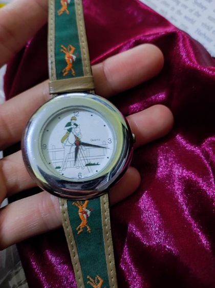 นาฬิกาวินเทจ Quartz หน้าปัดลายคนขี่ม้าสายผ้างานปัก รูปที่ 6
