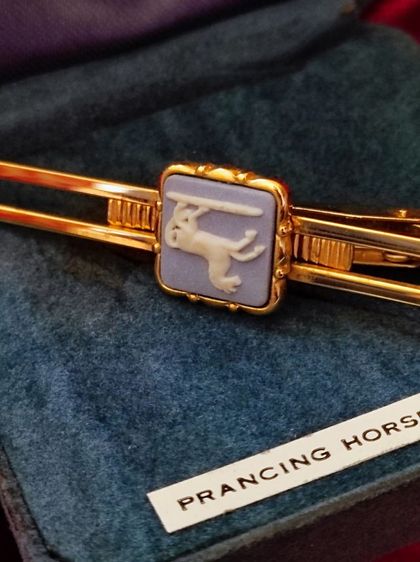 คลีปหนีบไทด์“Vintage Wedgwood Blue Horse Tie Bar” พร้อมกล่อง รูปที่ 3
