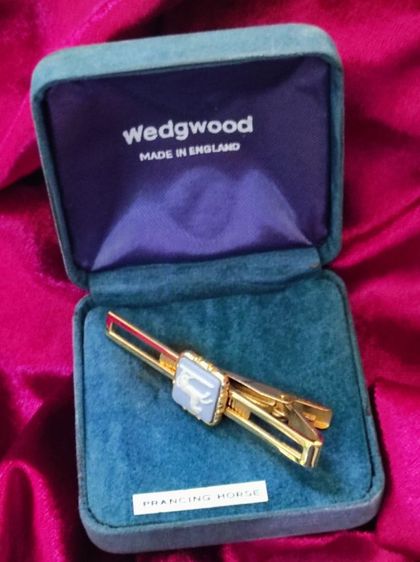 คลีปหนีบไทด์“Vintage Wedgwood Blue Horse Tie Bar” พร้อมกล่อง