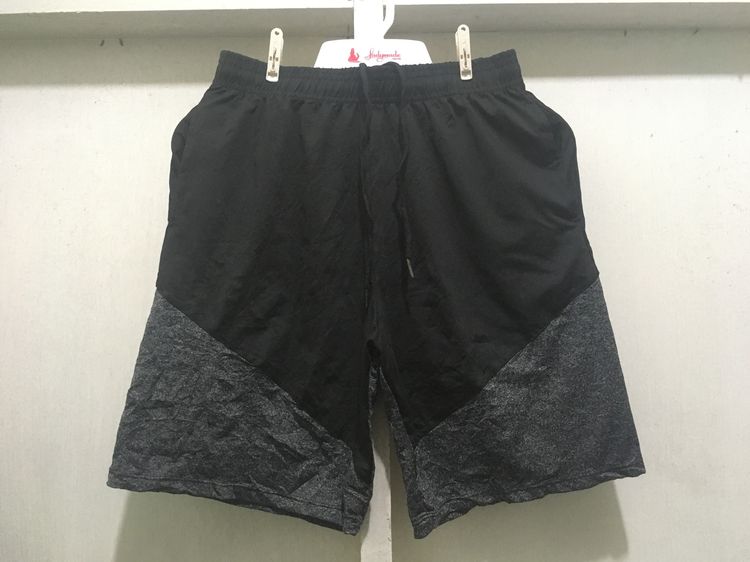 M กางเกงขาสั้น  สีดำตัดเทา