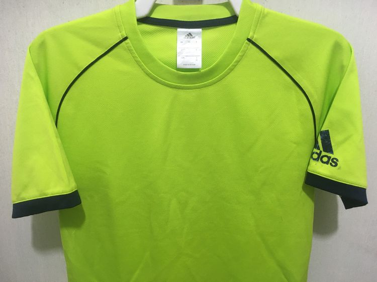 เสื้อกีฬา CLIMALITE แบรนด์ ADIDAS แพ็คคู่ (สินค้ามีตำหนิ) สีเขียวมะนาวกับสีดำ รูปที่ 4