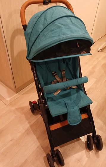 รถเข็นเด็ก ยี่ห้อCAMERA เล็ก เบา พับเก็บง่าย พกพาสะดวก ขึ้นเครื่องได้ ด้ามจับเป็นหนัง
ปรับนอนราบได้