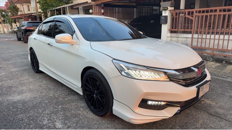 รถ Honda Accord 2.0 E i-VTEC สี ขาว