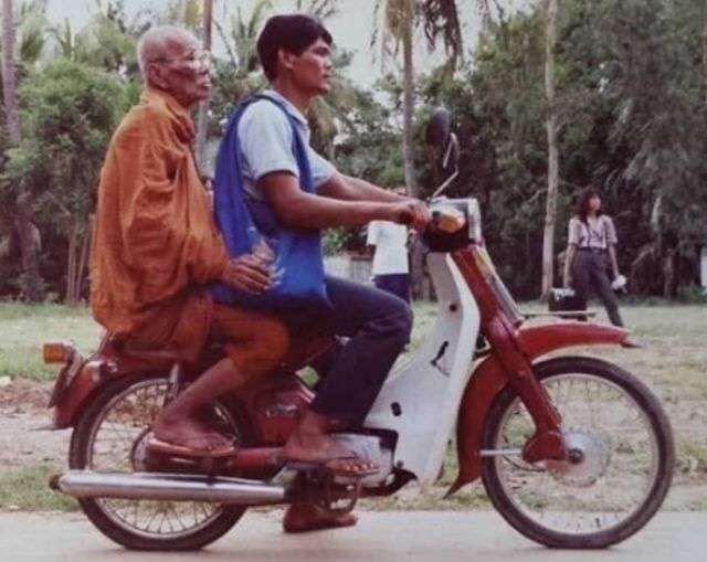 เหรียญหลวงพ่อโก๊ะ.นั่งมอเตอร์ไซค์ รูปที่ 3