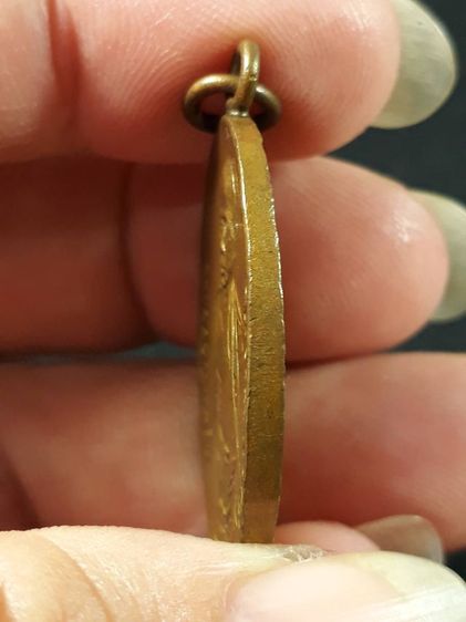 เหรียญครูบาศรีวิชัย วัดบ้านปาง รุ่นแรก ปี 2482 เนื้อทองฝาบาตร ห่วงเชื่อมขอบกระบอก รูปที่ 4