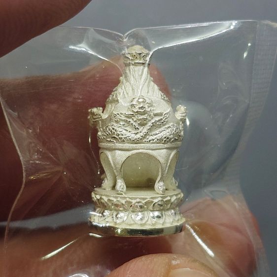 รูปหล่อเจ้าพ่อเสือ (ตั่วเหล่าเอี๊ย) รุ่น “รักษ์แผ่นดิน” เนื้อเงินพ่นทราย พิมพ์เล็ก วัดจักรวรรดิราชาวาสวรมหาวิหาร พ.ศ.2544 พร้อมกล่องเดิมๆ รูปที่ 4