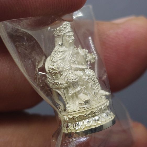 รูปหล่อเจ้าพ่อเสือ (ตั่วเหล่าเอี๊ย) รุ่น “รักษ์แผ่นดิน” เนื้อเงินพ่นทราย พิมพ์เล็ก วัดจักรวรรดิราชาวาสวรมหาวิหาร พ.ศ.2544 พร้อมกล่องเดิมๆ รูปที่ 5