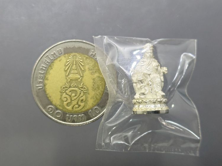 รูปหล่อเจ้าพ่อเสือ (ตั่วเหล่าเอี๊ย) รุ่น “รักษ์แผ่นดิน” เนื้อเงินพ่นทราย พิมพ์เล็ก วัดจักรวรรดิราชาวาสวรมหาวิหาร พ.ศ.2544 พร้อมกล่องเดิมๆ รูปที่ 7