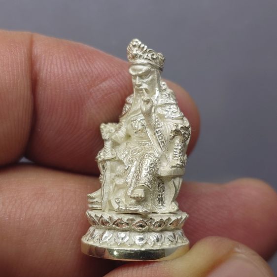 รูปหล่อเจ้าพ่อเสือ (ตั่วเหล่าเอี๊ย) รุ่น “รักษ์แผ่นดิน” เนื้อเงินพ่นทราย พิมพ์ใหญ่ วัดจักรวรรดิราชาวาสวรมหาวิหาร พ.ศ.2544 พร้อมกล่องเดิมๆ รูปที่ 6