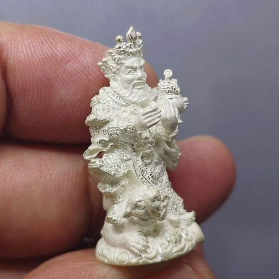 รูปหล่อเทพเจ้าแห่งโชคลาภ (ไฉ่ซิงเอี้ย) เนื้อเงินพ่นทราย รุ่น เงิน ทอง มั่ง คั่ง พิธีมังคลาภิเษกไทย-จีน ณ พระอุโบสถ วัดพระเชตุพนฯ ปี2544 พร รูปที่ 5