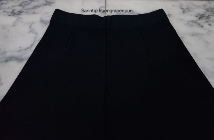 กระโปรงสั้นสีดำทรงเอ ผ้าไหมพรมยืด มีกระเป๋าคู่ด้านหน้า เอว 27" รูปที่ 9