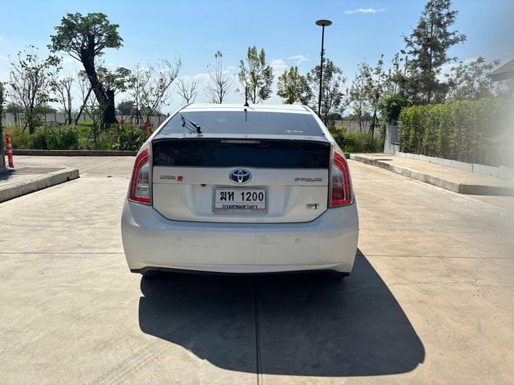 Toyota Prius 2012 1.8 Hybrid Sedan ไฮบริด ไม่ติดแก๊ส เกียร์อัตโนมัติ ขาว รูปที่ 4