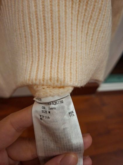 เสื้อแขนยาวไหมพรมสีครีม รูปที่ 4