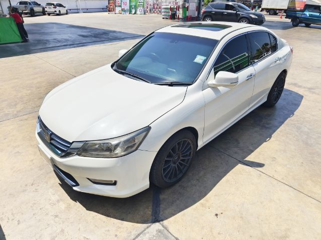 รถ Honda Accord 2.4 Tech สี ขาว
