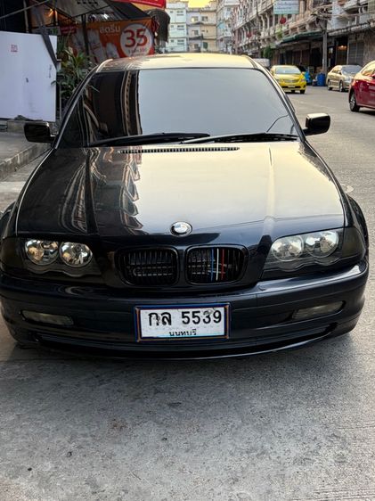 รถ BMW Series 3 318i สี ดำ