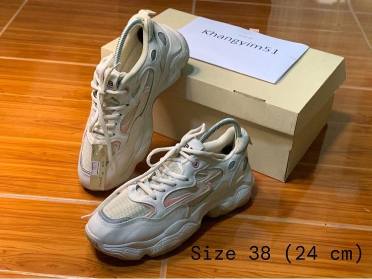 รองเท้ามือสอง รูปที่ 16