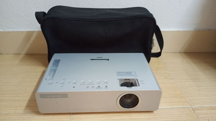 อื่นๆ โปรเจตเตอร์ Panasonic PT-LB78V XGA 
- ความสว่าง 3000 ลูเมน 