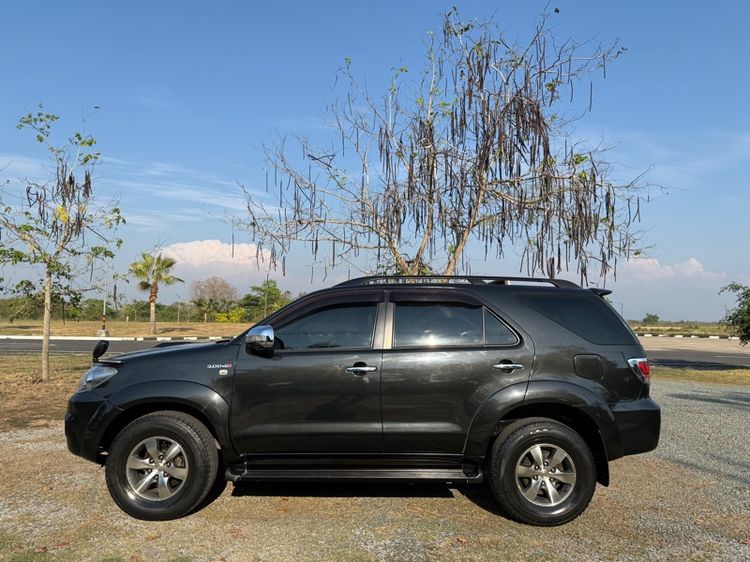 Toyota Fortuner 2006 3.0 V 4WD Utility-car ดีเซล ไม่ติดแก๊ส เกียร์อัตโนมัติ ดำ รูปที่ 2