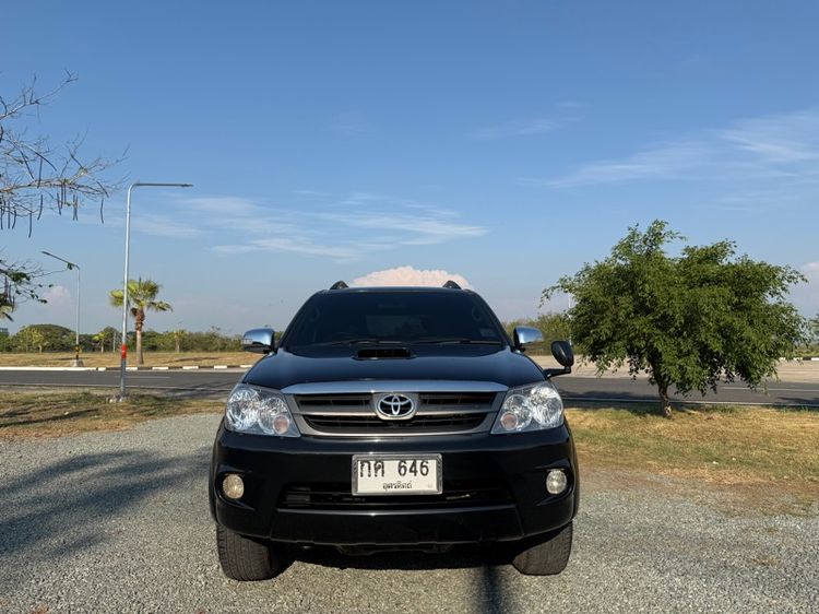 รถ Toyota Fortuner 3.0 V 4WD สี ดำ