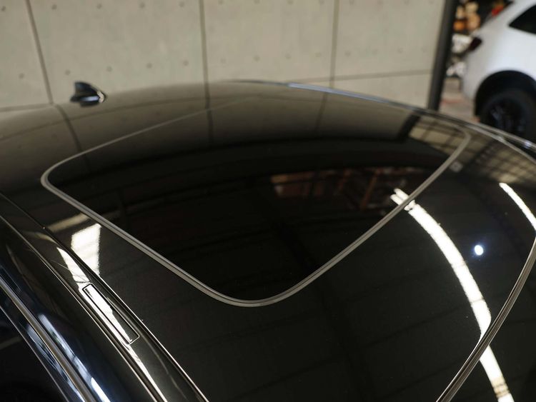 BMW Series 5 2024 530e Sedan ปลั๊กอินไฮบริด (PHEV) ไม่ติดแก๊ส เกียร์อัตโนมัติ ดำ รูปที่ 3