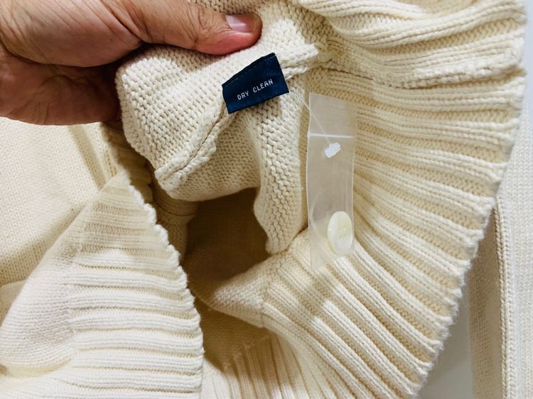 เสื้อไหมพรมโปโล POLO Ralph Lauren แท้ 💯 size L ขนาด อก 23.5 หน้ายาว 26.5 นิ้ว สภาพใหม่ป้ายห้อย ดีเทลสวย เนื้อผ้าดีมากนิ่มใส่สบาย ครัว รูปที่ 6