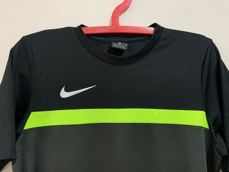 เสื้อยืดกีฬา NIKE แท้ 💯 size M อก 19.5 ยาว 27 นิ้ว สภาพใหม่มาก ดีเทลสวยทรงสวย ดีเทลดี เนื้อผ้าระบายอากาศดีมาก หายากน่าสะสมครับ รูปที่ 3