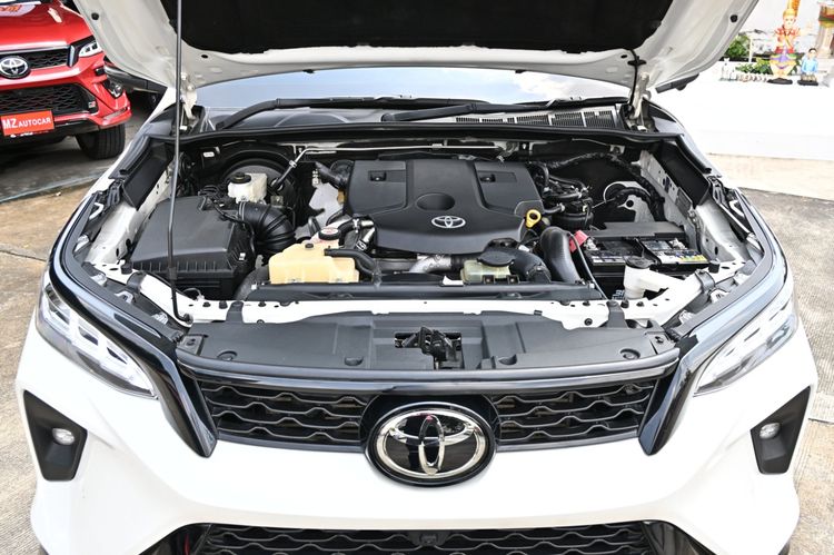 Toyota Fortuner 2021 2.4 Legender Utility-car ดีเซล ไม่ติดแก๊ส เกียร์อัตโนมัติ ขาว รูปที่ 3