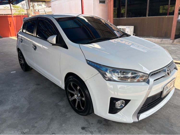 รถ Toyota Yaris 1.2 G สี ขาว