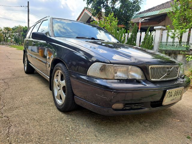รถ Volvo V70 2.3 XC 4WD สี น้ำเงิน