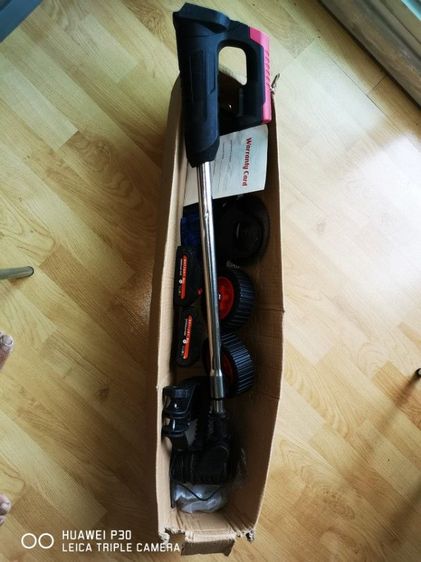 รถและเครื่องตัดหญ้า เครื่องตัดหญ้าและกิ่งไม้ไฟฟ้า