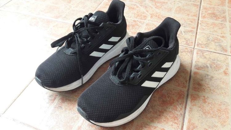 รองเท้าผ้าใบ