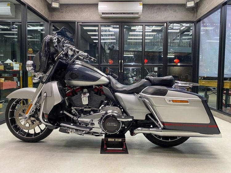Harley-Davidson CVO Street Glide 2019 รูปที่ 11
