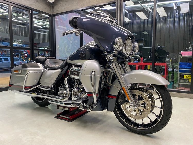 Harley-Davidson CVO Street Glide 2019 รูปที่ 3