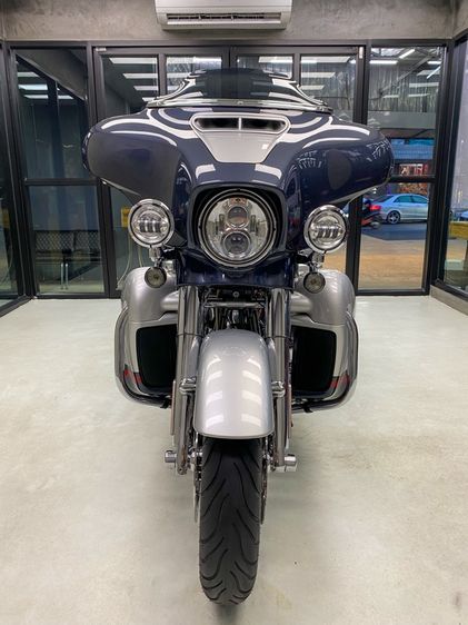 Harley-Davidson CVO Street Glide 2019 รูปที่ 4