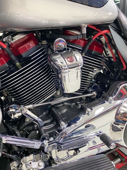 Harley-Davidson CVO Street Glide 2019 รูปที่ 9