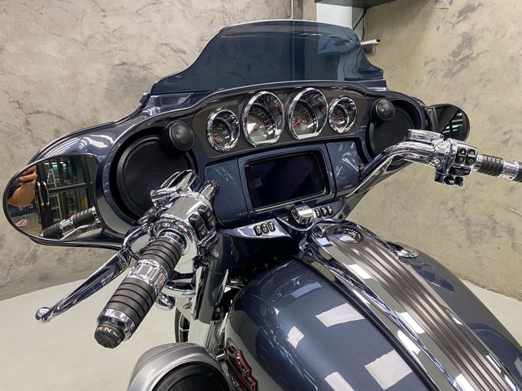 Harley-Davidson CVO Street Glide 2019 รูปที่ 16