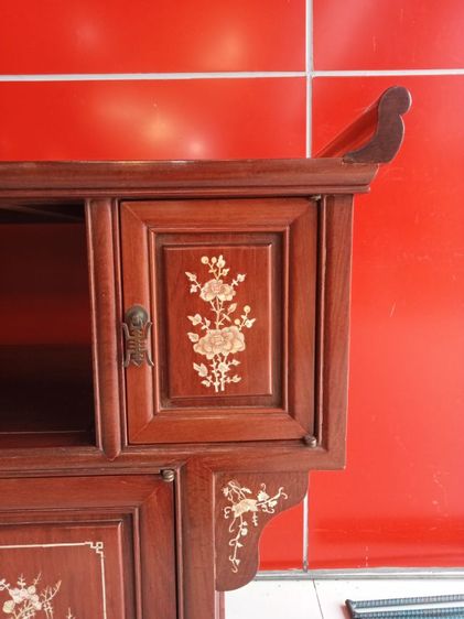 ตู้วางของไม้ประดู่  ฝังมุก 9800
กว้าง 16 cm สูง 82 cm ลึก 50 cm รูปที่ 4