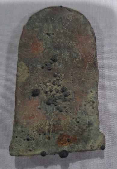 พระยอดขุนพลเนื้อตะกั่วสนิมแดง กรุบ้านปิน อำเภอลองจังหวัดแพร่ รูปที่ 2